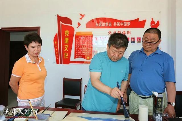 天津市文化艺术商会组织书画名家走进蓟州区乡村送文化